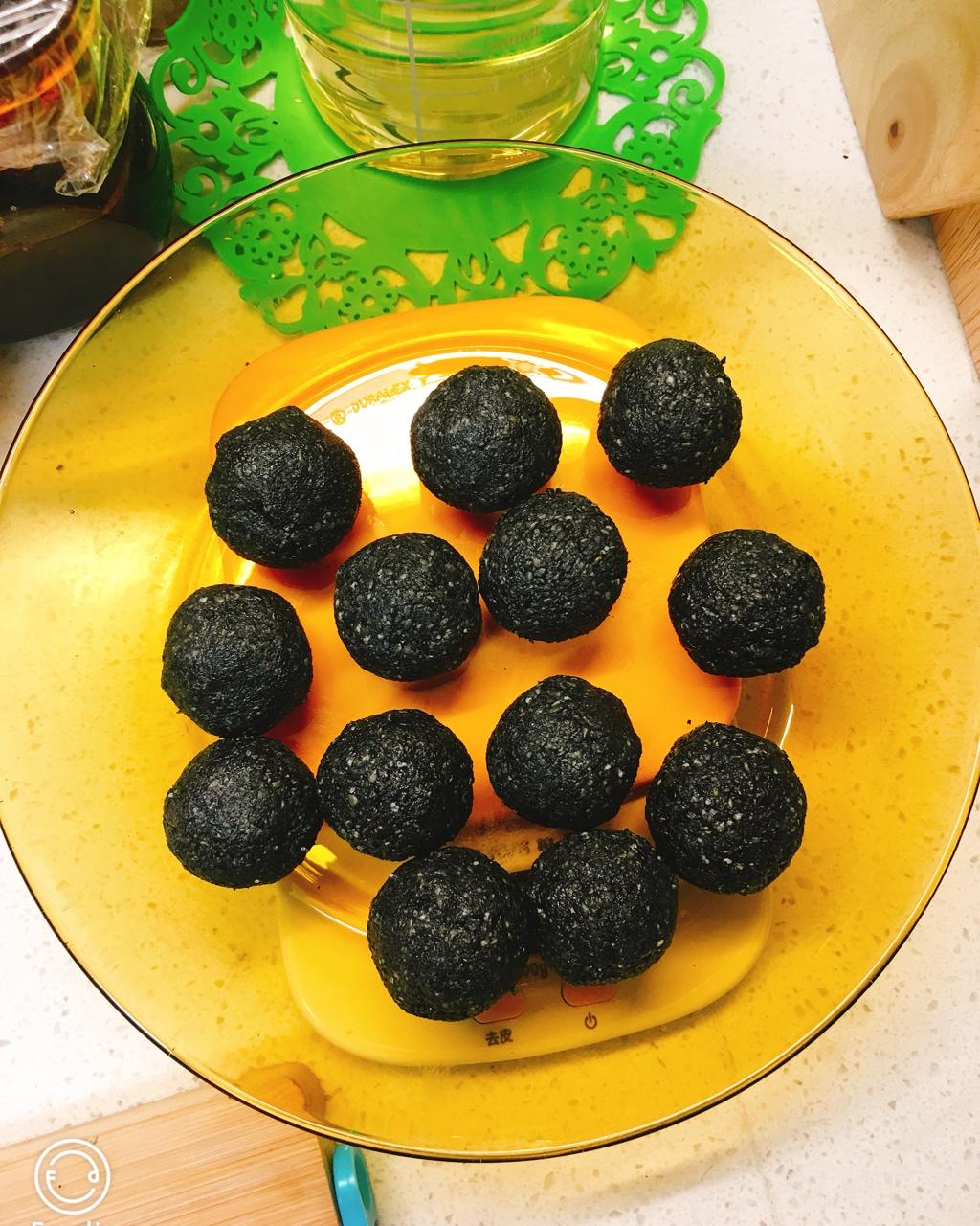 黑芝麻汤圆