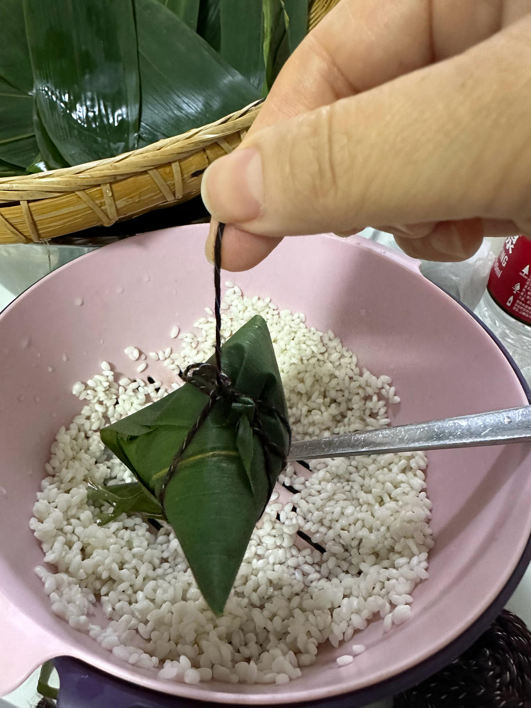 你们要的包粽子教程来了，三角粽慢动作✅