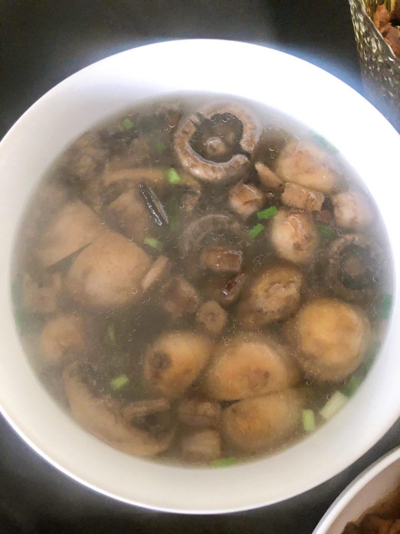 鲜掉眉毛口蘑汤