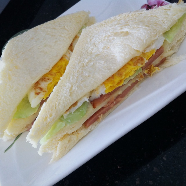 火腿芝士蛋三文治