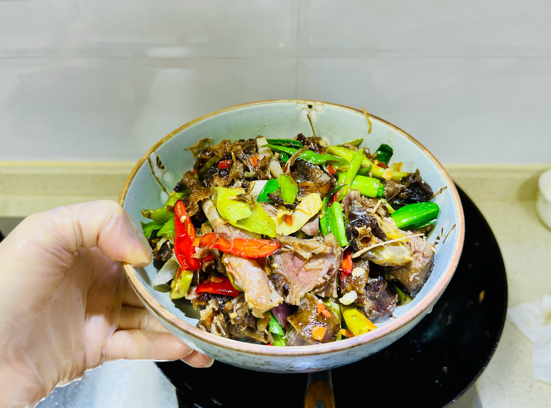 青蒜苗炒腊鸭