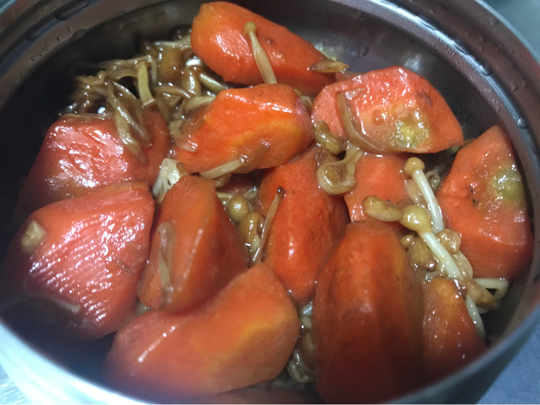 小美版胡萝卜炒蘑菇