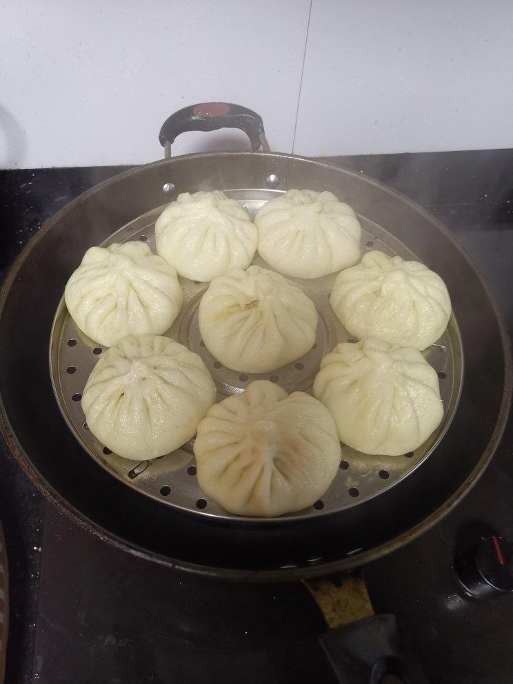 松软多汁的肉包子