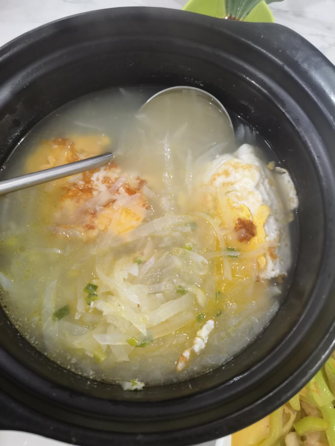 奶白鲜香的萝卜丝煎蛋汤