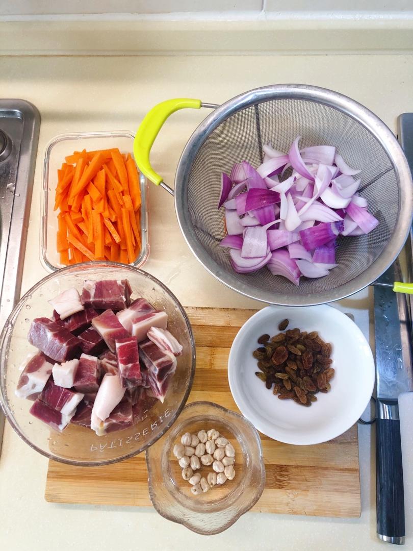 家常版羊肉手抓饭（电饭煲版 简单但是新疆朋友都说好吃那种～）