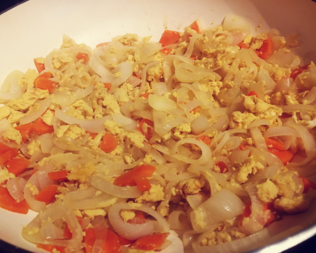 10分钟快菜-洋葱鸡蛋胡萝卜