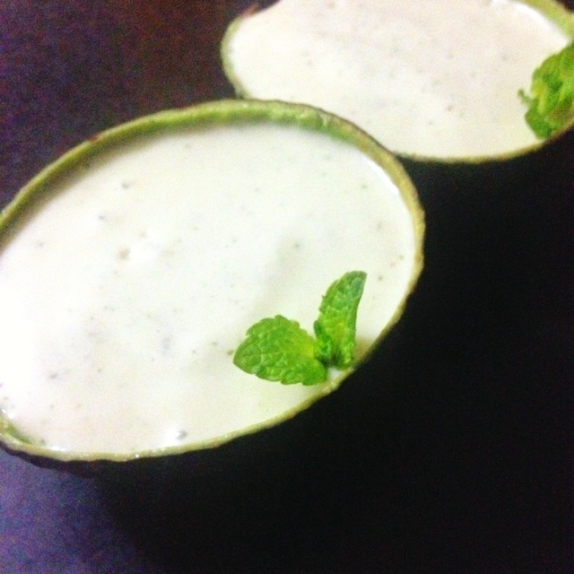 薄荷香蕉牛油果奶昔