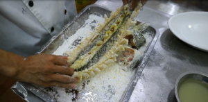 厨师长教大家：“松鼠鱼”的家常做法，酸甜可口的做法 步骤7