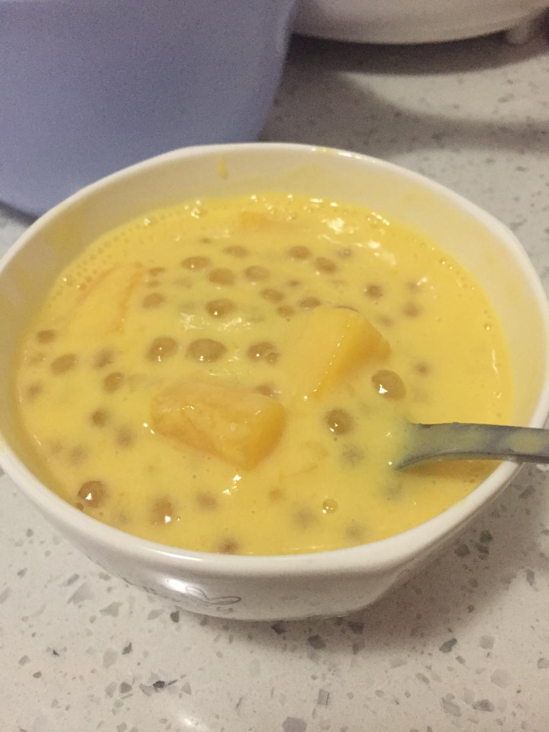 芒果西米露好可，好简单！集美们快尝试一下吧😘的做法