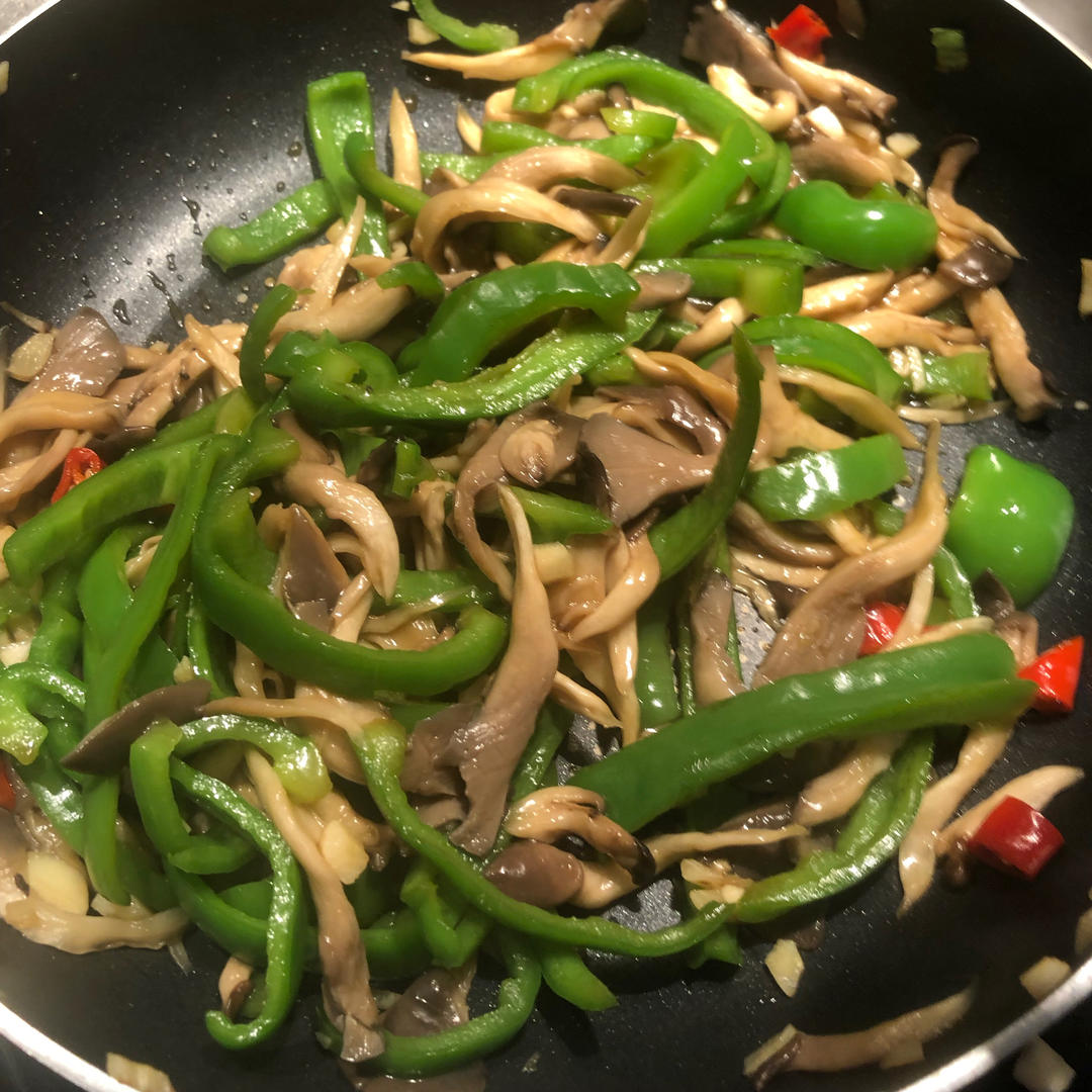 香辣好吃的炒平菇