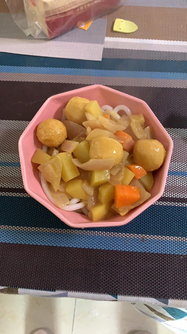 咖喱鱼丸面