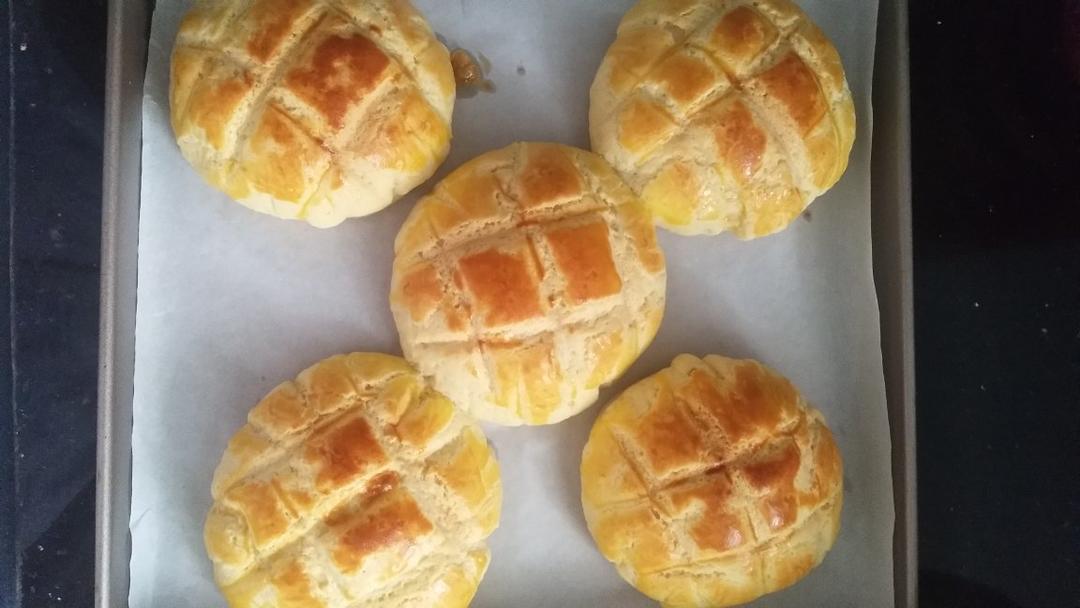 好吃到炸裂的港式菠萝包（附带制作酥皮的小视频）
