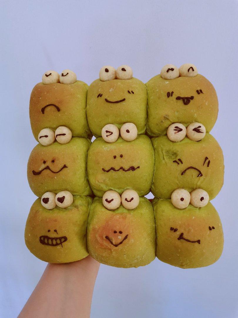 一次发酵——翠绿菠菜汁小青蛙挤挤小面包