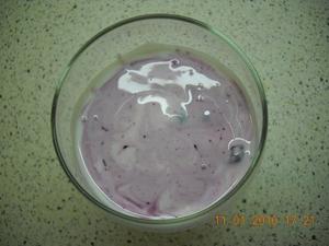 蓝莓酸奶的做法 步骤2