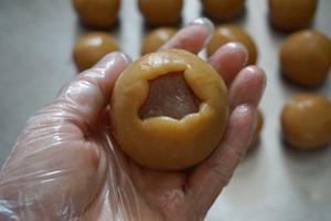 香芋蛋黄月饼-广式月饼的做法 步骤13