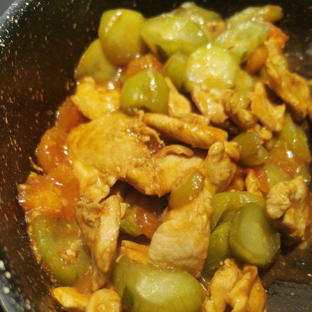 番茄丝瓜鸡胸肉煲—夏日开胃刮脂利器