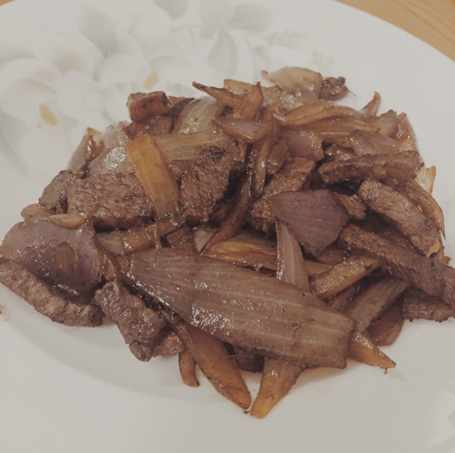 洋葱炒肉
