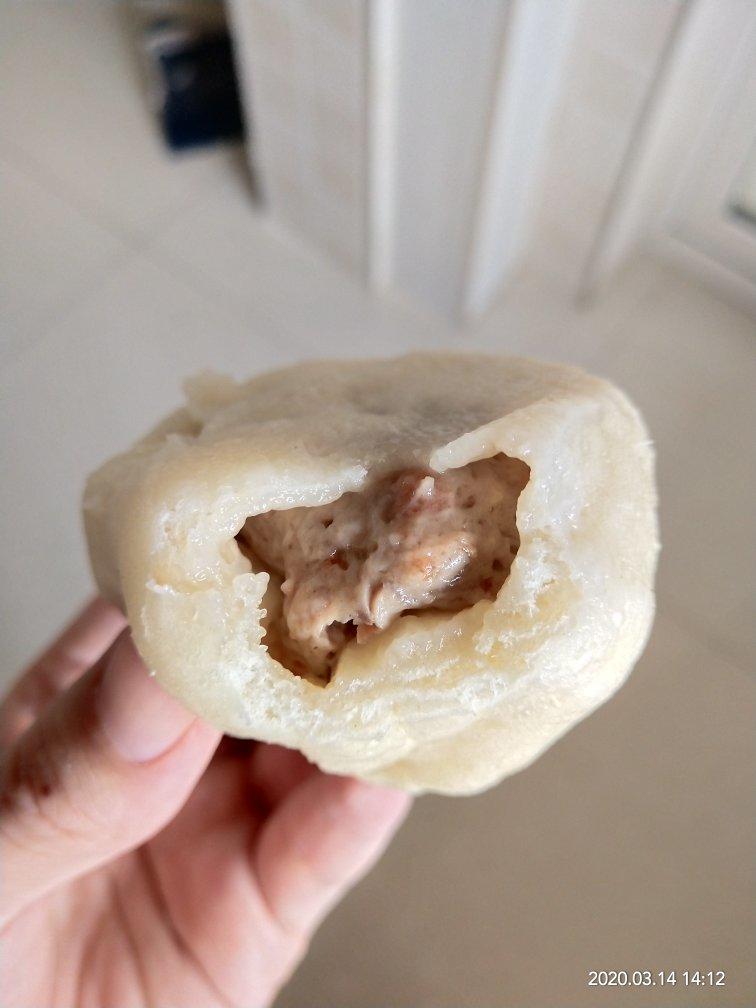 松软多汁的肉包子