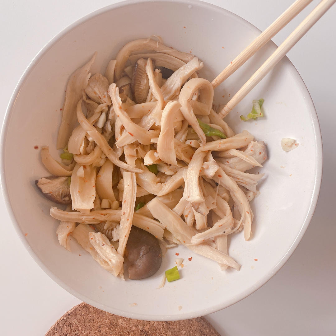 惊艳又开胃：凉拌手撕杏鲍菇（鸡腿菇）