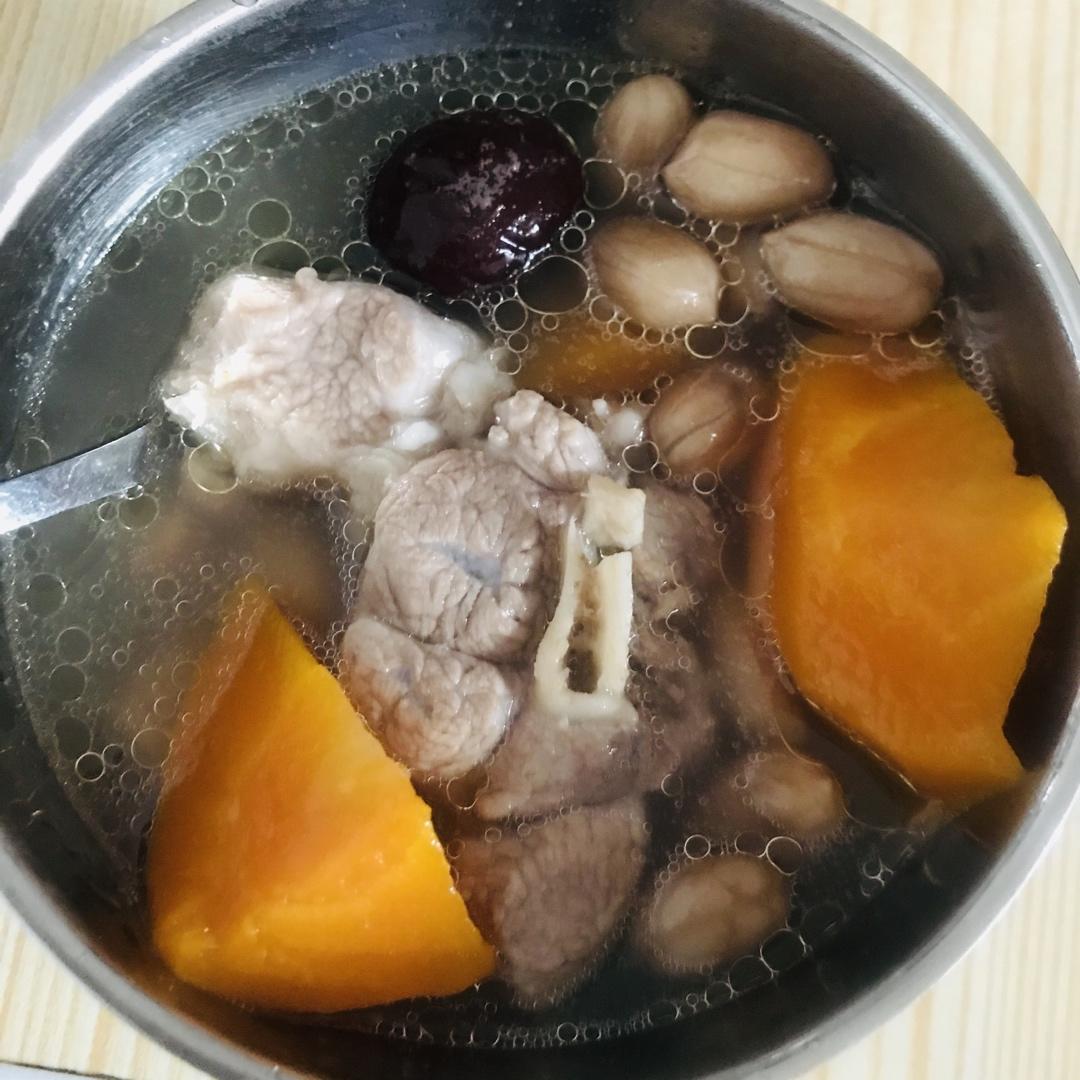 红萝卜玉米猪骨汤