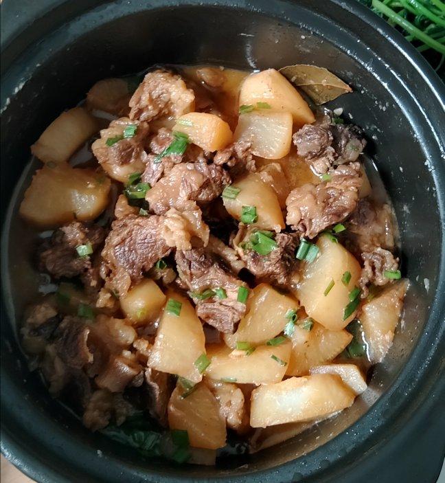 萝卜牛腩煲
