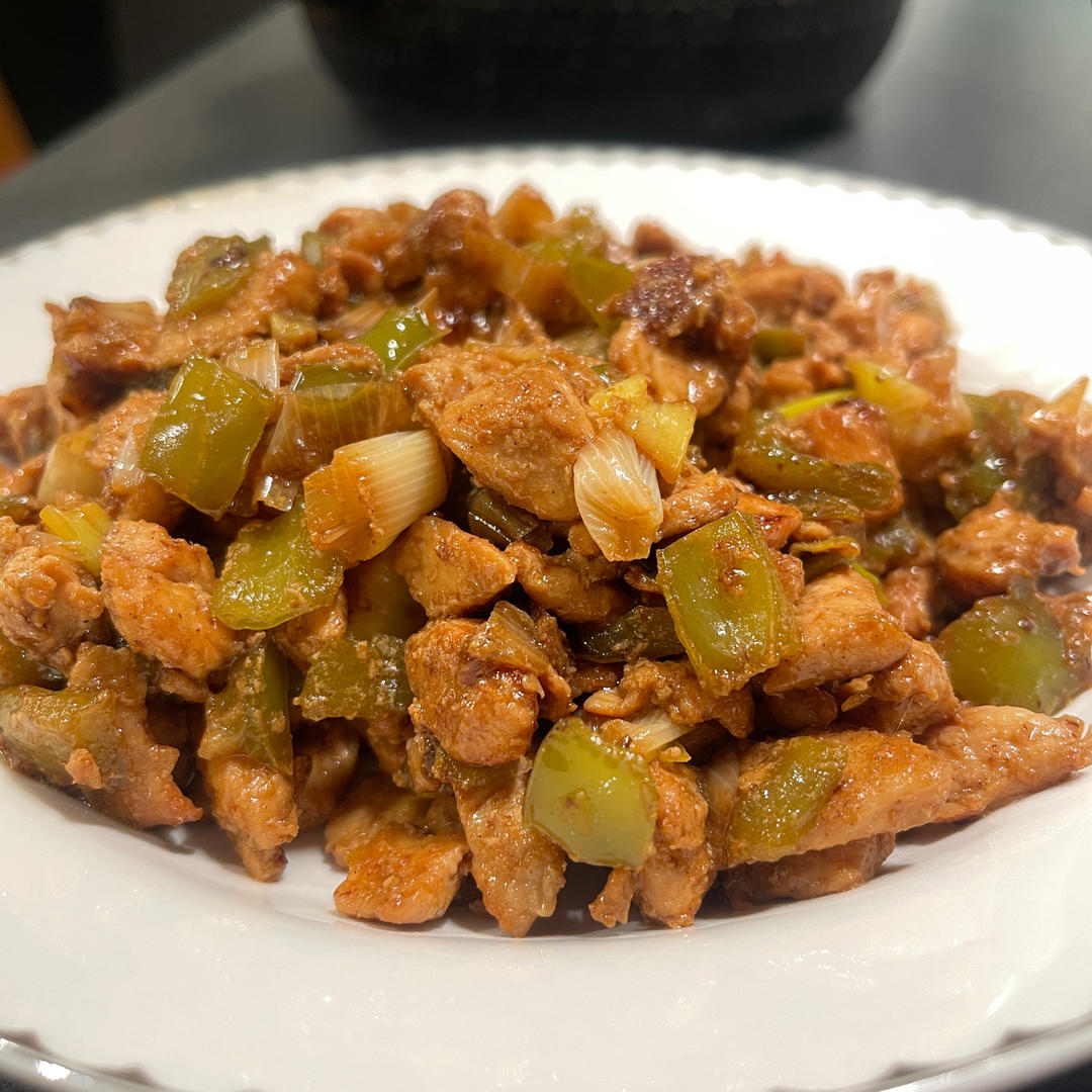 厨师长教你：“大葱爆鸡胸肉”的家常做法，好吃不柴，下饭一绝