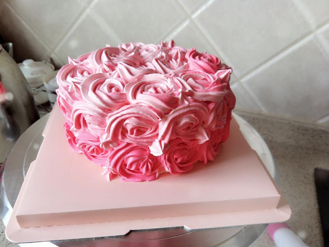玫瑰渐变生日蛋糕
