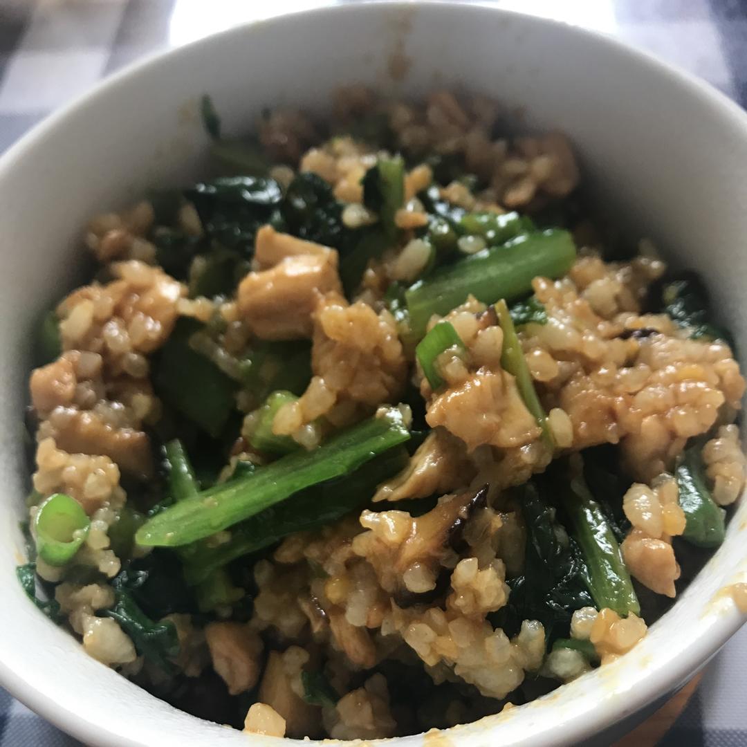 香菇鸡丁酱油炒饭