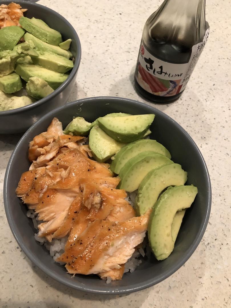 三文鱼牛油果拌饭