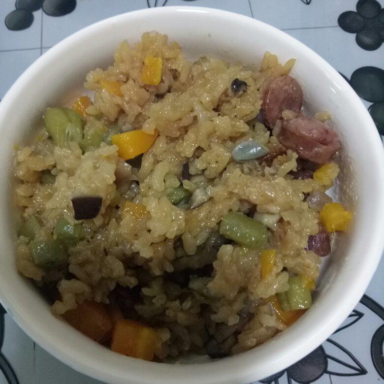 香菇腊肠土豆焖饭