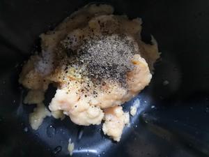 面包机香菇鸡肉丸的做法 步骤4