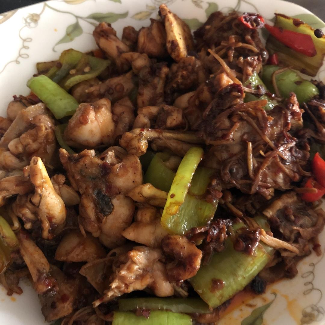 堂妈小厨——干锅牛蛙