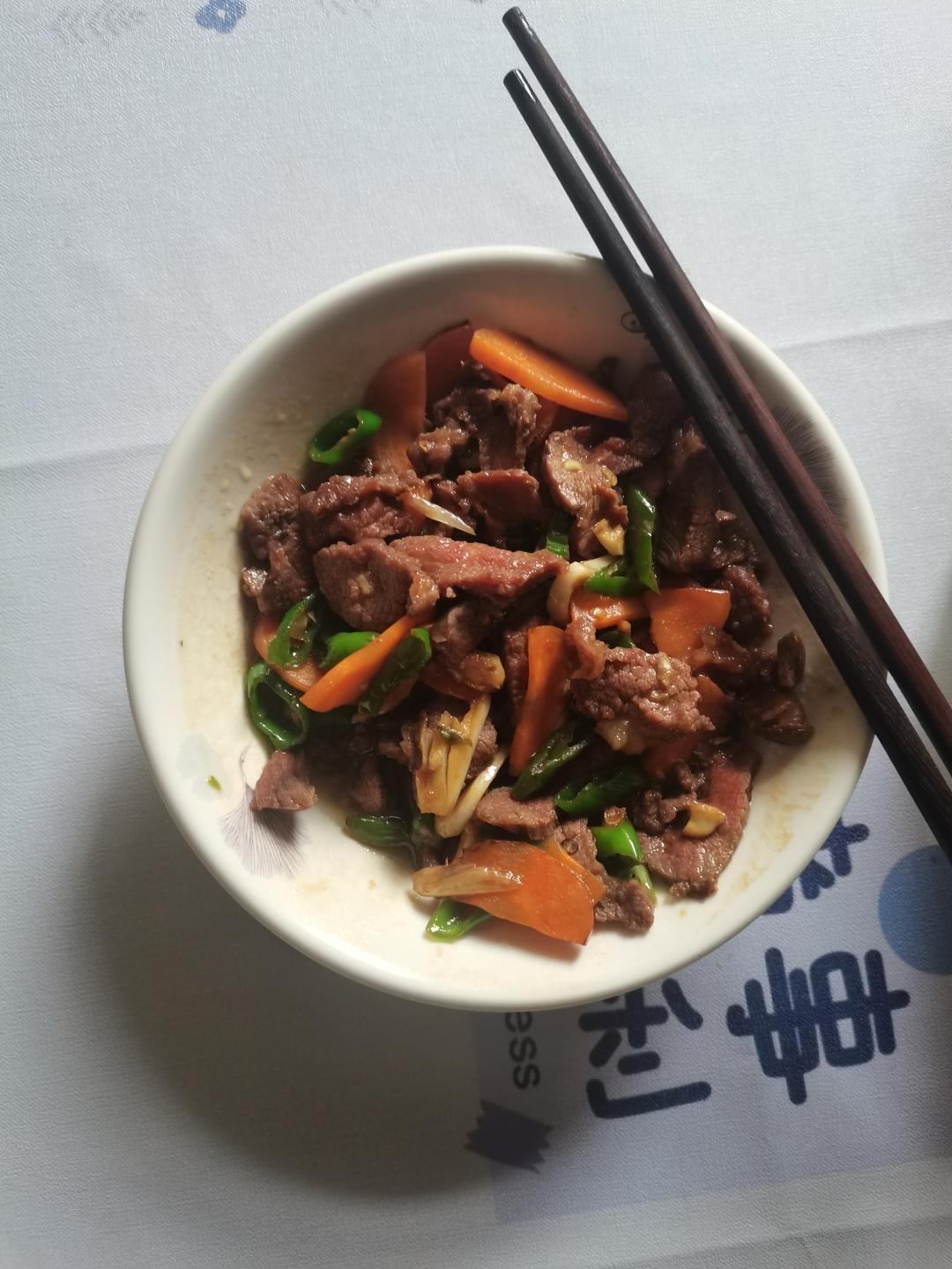 嫩炒牛肉片～～简单快手菜