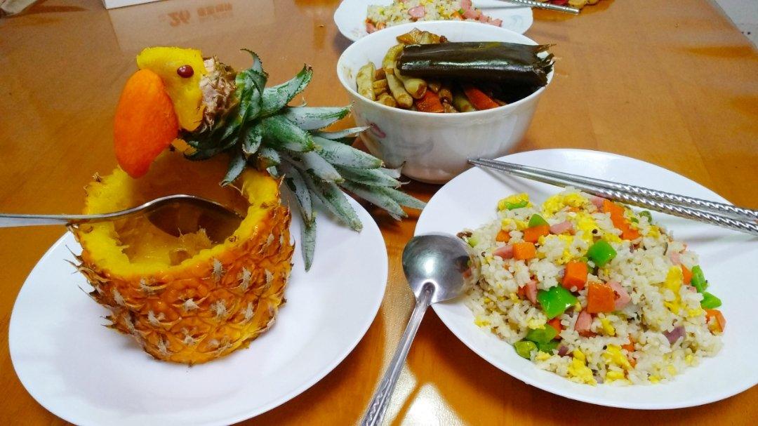 鸟语花香菠萝炒饭
