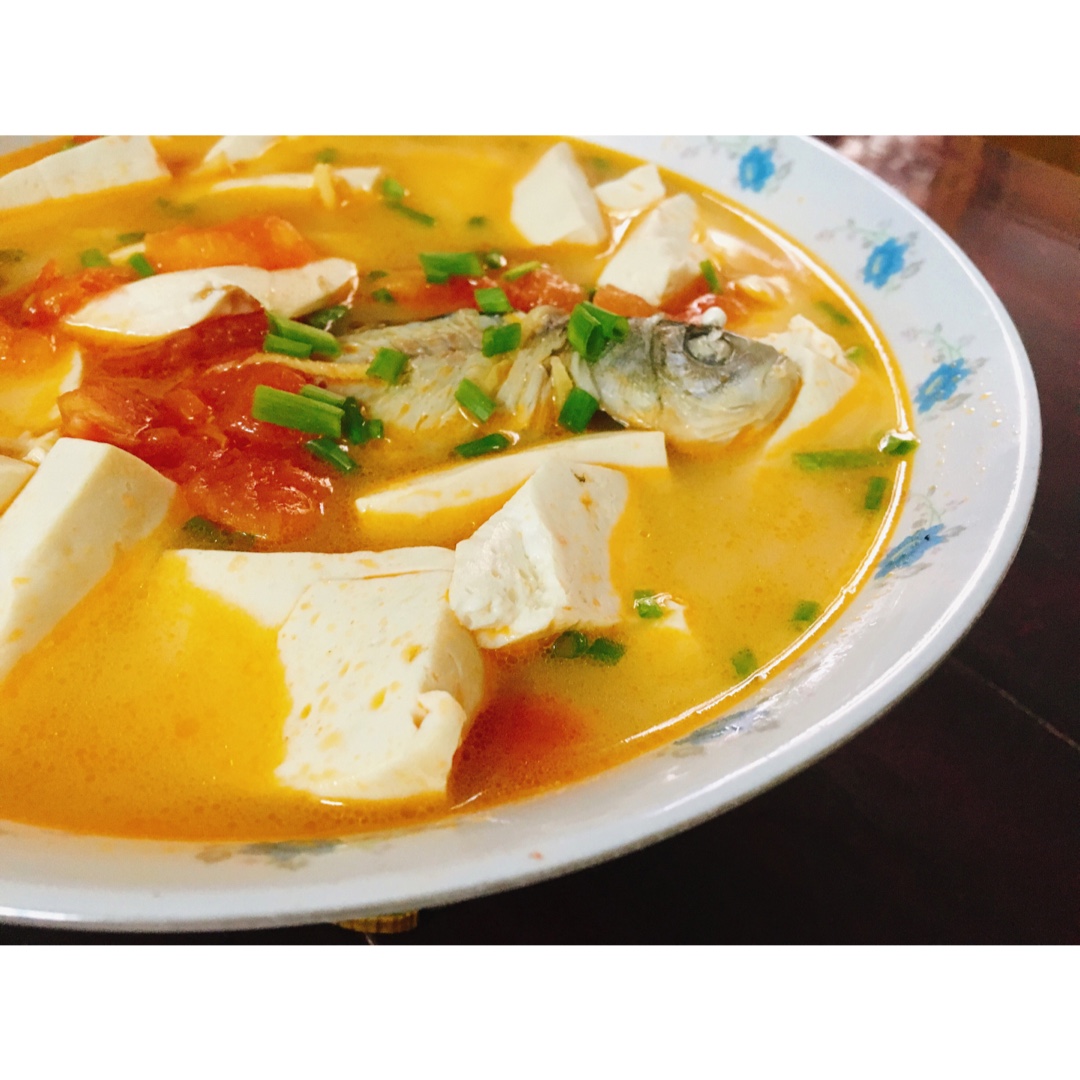 番茄豆腐炖鲫鱼