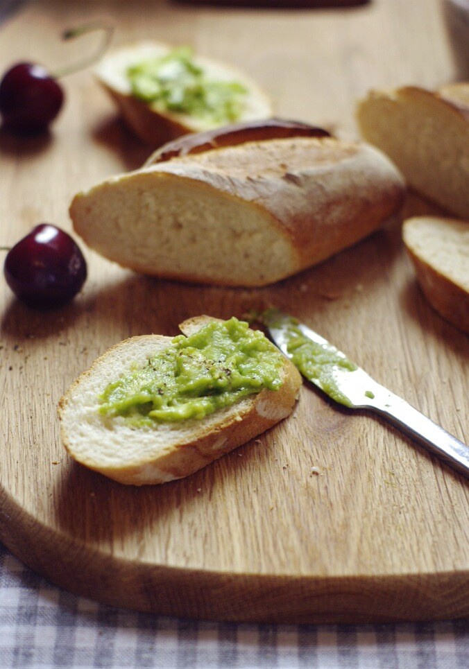 牛油果酱抹面包