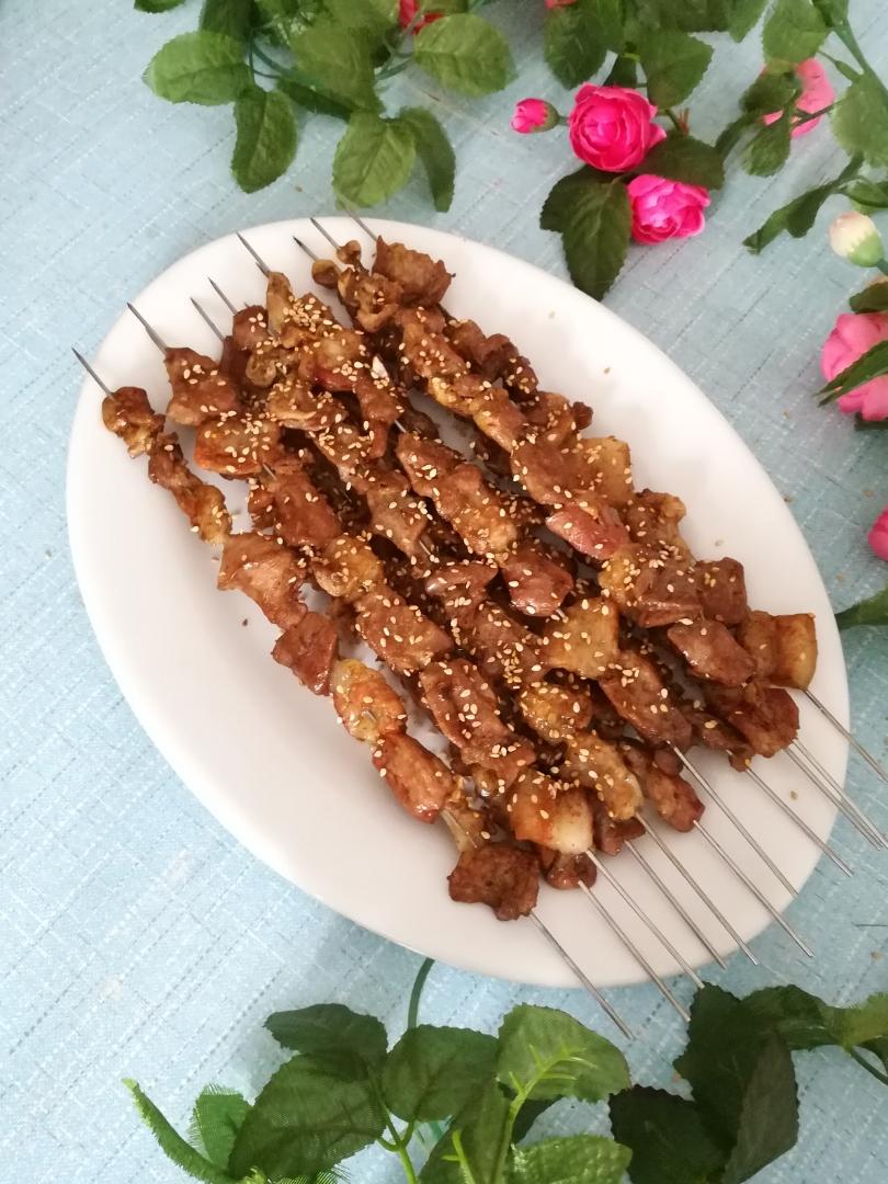 小妮gedn爱厨房做的微波炉速成羊肉串