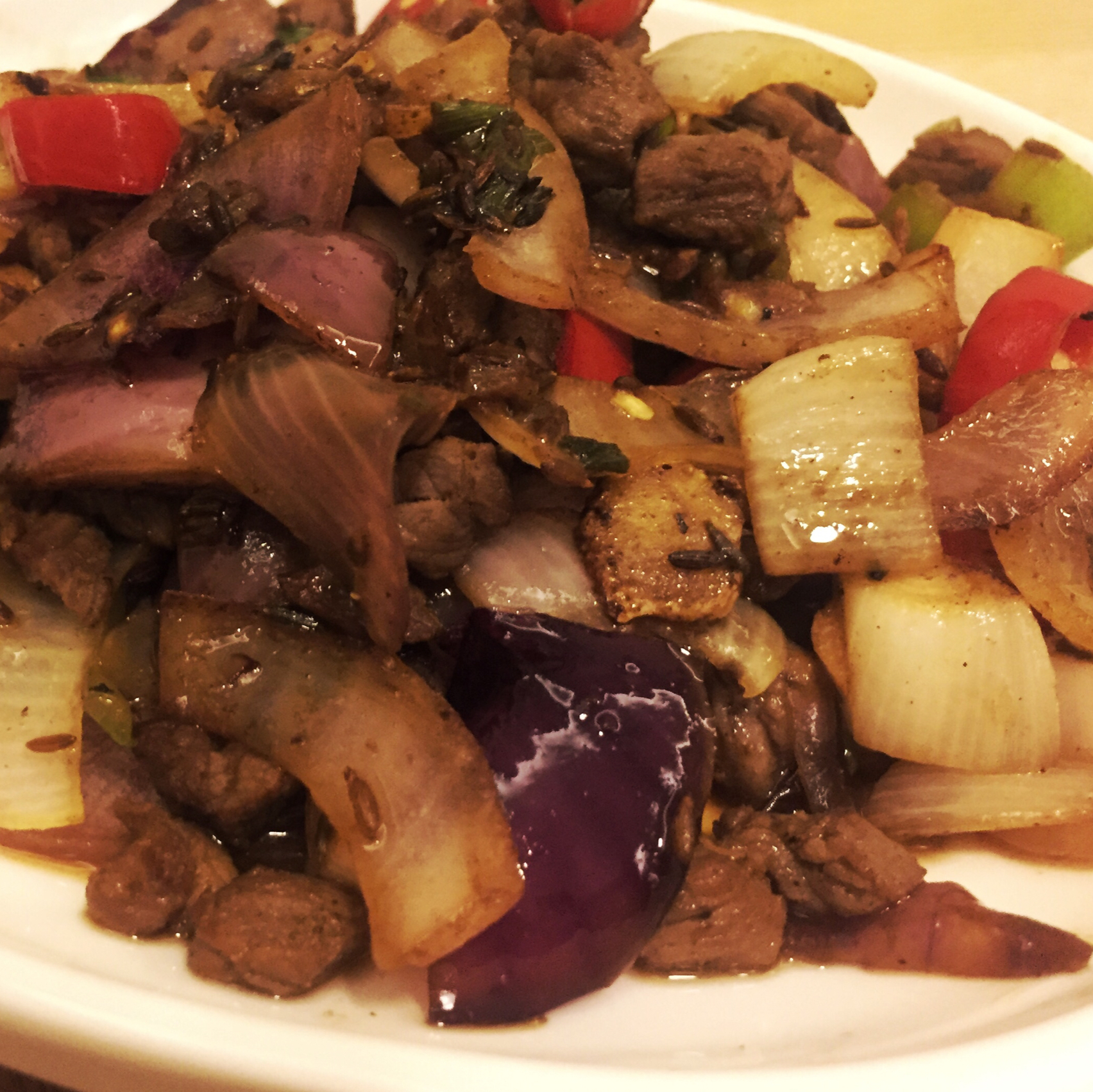 孜然洋葱炒牛肉粒