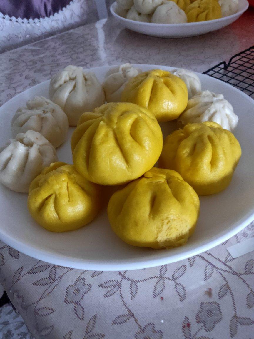 松软多汁的肉包子