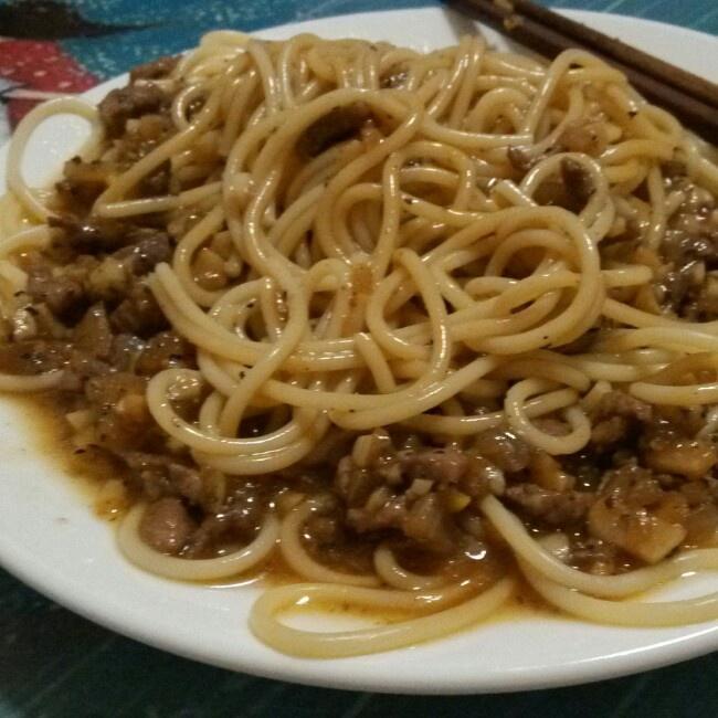 黑胡椒肉酱意面的做法