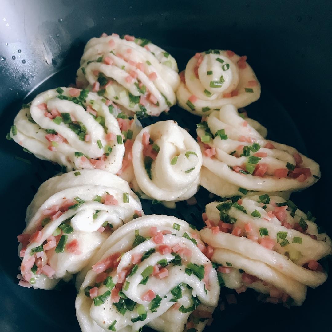 最好吃的火腿葱香花卷—附让葱不变黄的小窍门