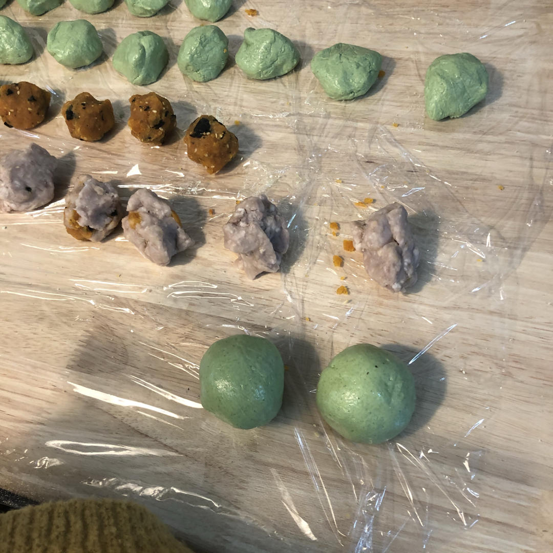 网红青团～～咸蛋黄肉松青团