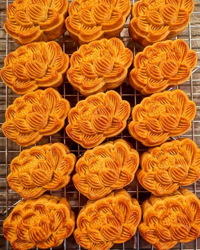 广式月饼—蛋黄莲蓉月饼