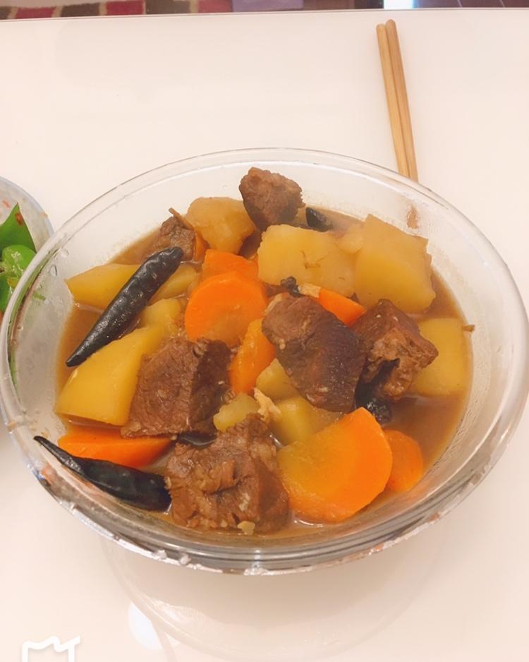 胡萝卜土豆烧牛腩