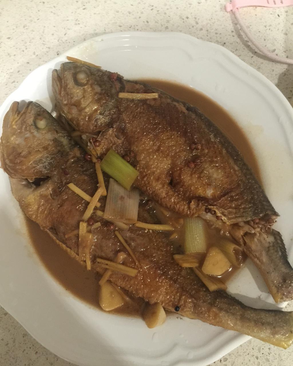 红烧黄鱼—鱼皮不破的小窍门