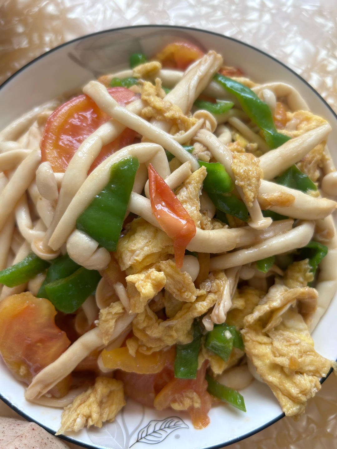 白玉菇青椒炒鸡蛋