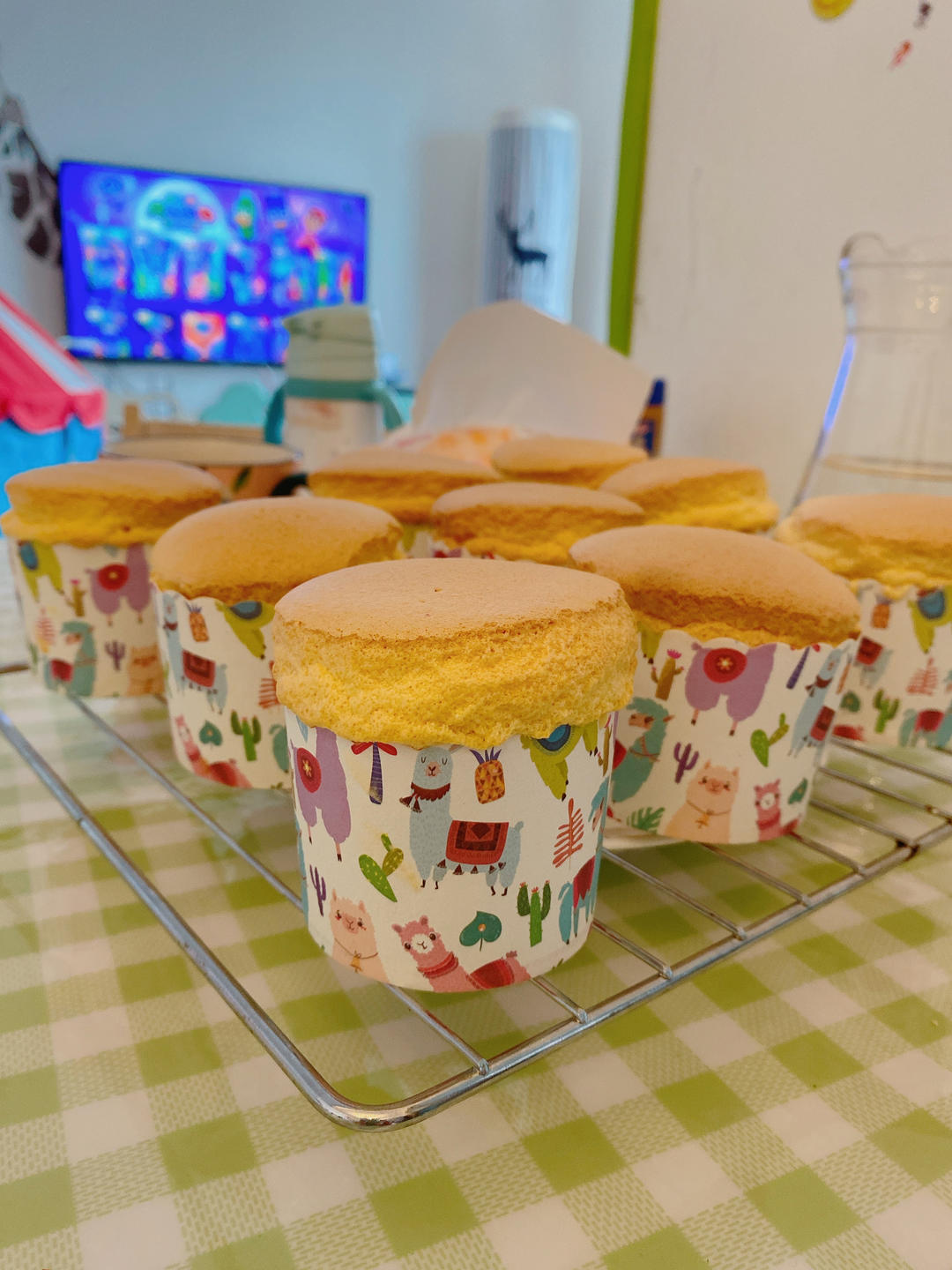 纸杯蛋糕 8寸戚风蛋糕的量