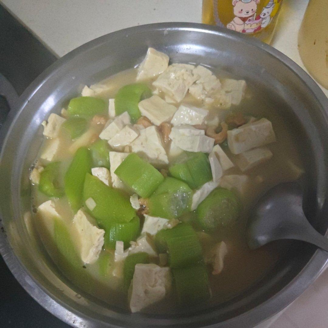 适合夏天一款清爽丝瓜豆腐汤（丝瓜不黑的小秘密）