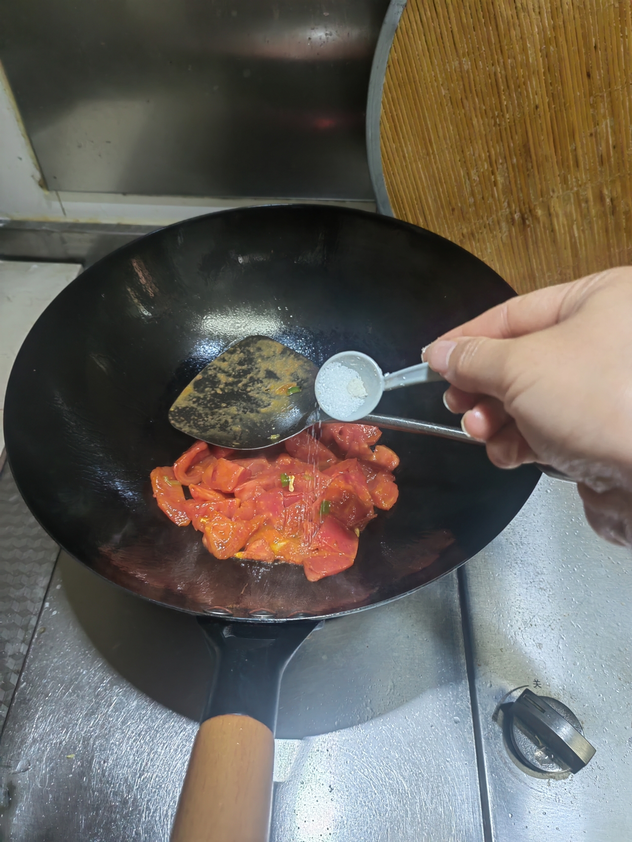 西红柿炒鸡蛋（咸口）的做法 步骤6