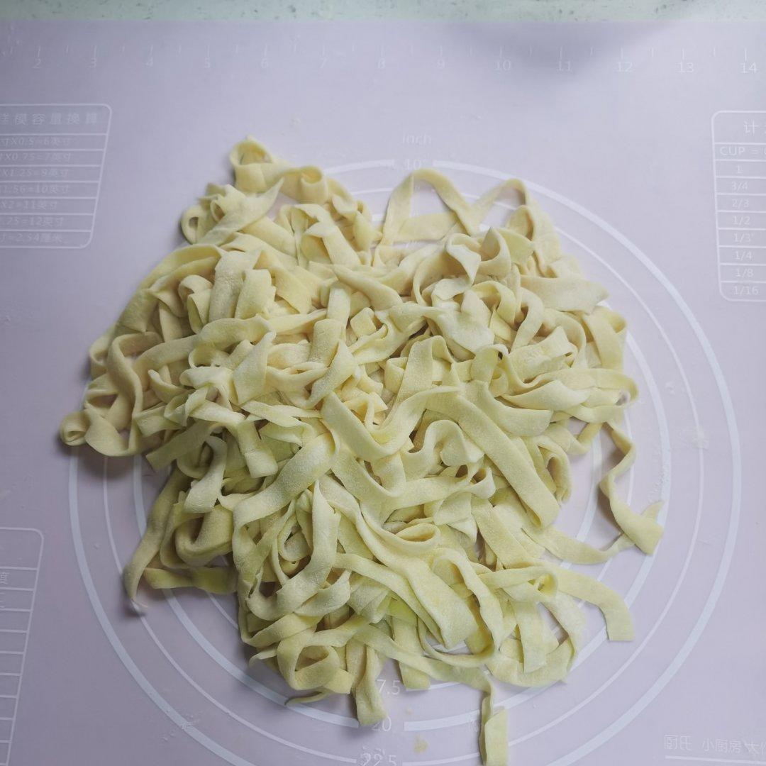 不用机揉不用手揉的手擀面做法